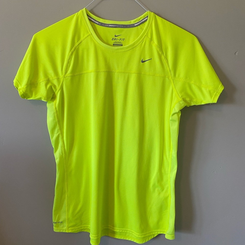 Nike Women’s Running Shirt Large